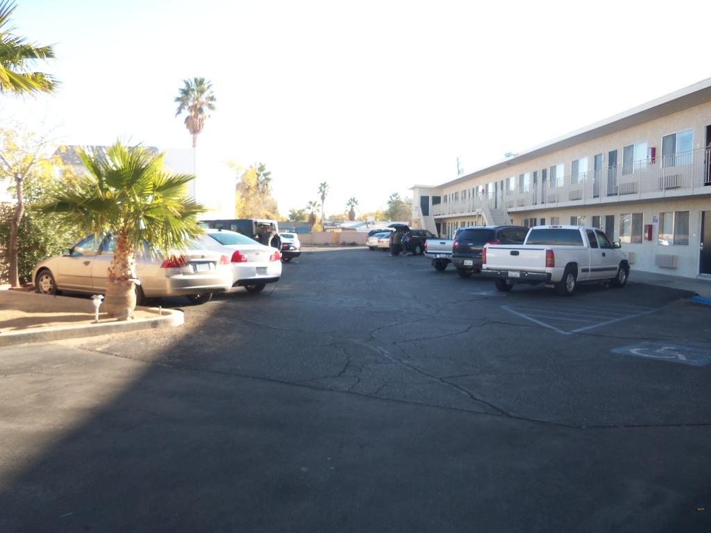 Super 8 By Wyndham Ridgecrest Motel Exterior foto